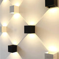 cubelamp-led-wandleuchte-bewegungsmelder-schwarz-weiss-10x10cm-12x12cm-xlumina
