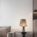 leimu-amber-tischlampe-glas-betonbasis-modern-dekoration-xlumina