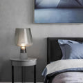 leimu-amber-tischlampe-glas-betonbasis-modern-dekoration-xlumina