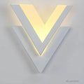 lumiled-v-form-led-wandlampe-minimalistisch-modern-energiesparend-schwarz-weiss-xlumina