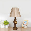 luminadesign-geplisseerte-nachttischlampe-harzfuss-beige-xlumina3