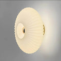 glas_wandleuchte_wellenlicht_10W_2700K_elegant_modern_wohnzimmer_xLumina
