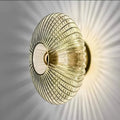 glas_wandleuchte_wellenlicht_10W_2700K_elegant_modern_wohnzimmer_xLumina