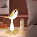 Analyzing image plumeilluminate-ekster-vogel-tischlampe-wohnzimmer-natur-inspiration-beleuchtung-xlumina
