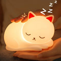 schlafkatze-led-nachtlicht-silikon-lampe-kinder-geschenk-bpa-frei-usb-xlumina4