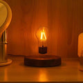 Schwebende Glühbirne - Tischlampe Mit Holzsockel