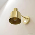 solluxe-minimalistische-wandleuchte-goldenes-metall-xlumina