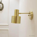 solluxe-minimalistische-wandleuchte-goldenes-metall-xlumina