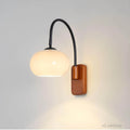 xlumina-drehbare-bauhaus-wandleuchte-kaki-glas-elegant-flexibel-modern4