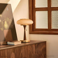 xlumina-mushroomglow-tischlampe-weiches-warmes-licht-natur-inspiriertes-design-burolampe3