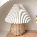 Kleine plissierte Tischlampe Vintage Rattan Nachttisch Nachttisch Mini -Lampe für Schlafzimmer Wohnzimmer Dekorative ästhetische Beleuchtung USB angetrieben 24x28x14 cm
