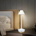 Pilipane Schnurlose Tischlampe Moderne Stil Eisenkunst 3 Farbe Stiefe Dimmen tragbarer LED -Schreibtischlampe mit Berührungssteuerung für Home Office -Studie (Weiß)